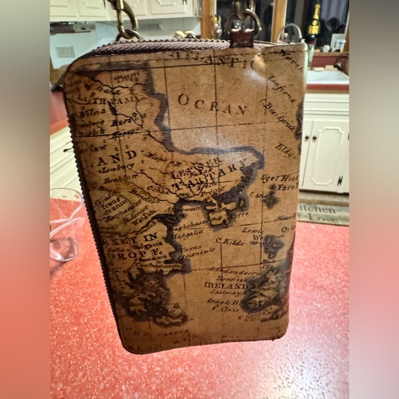 Patricia Nash Handbags - Patricia Nash Kiss lock pertina frame in European Map